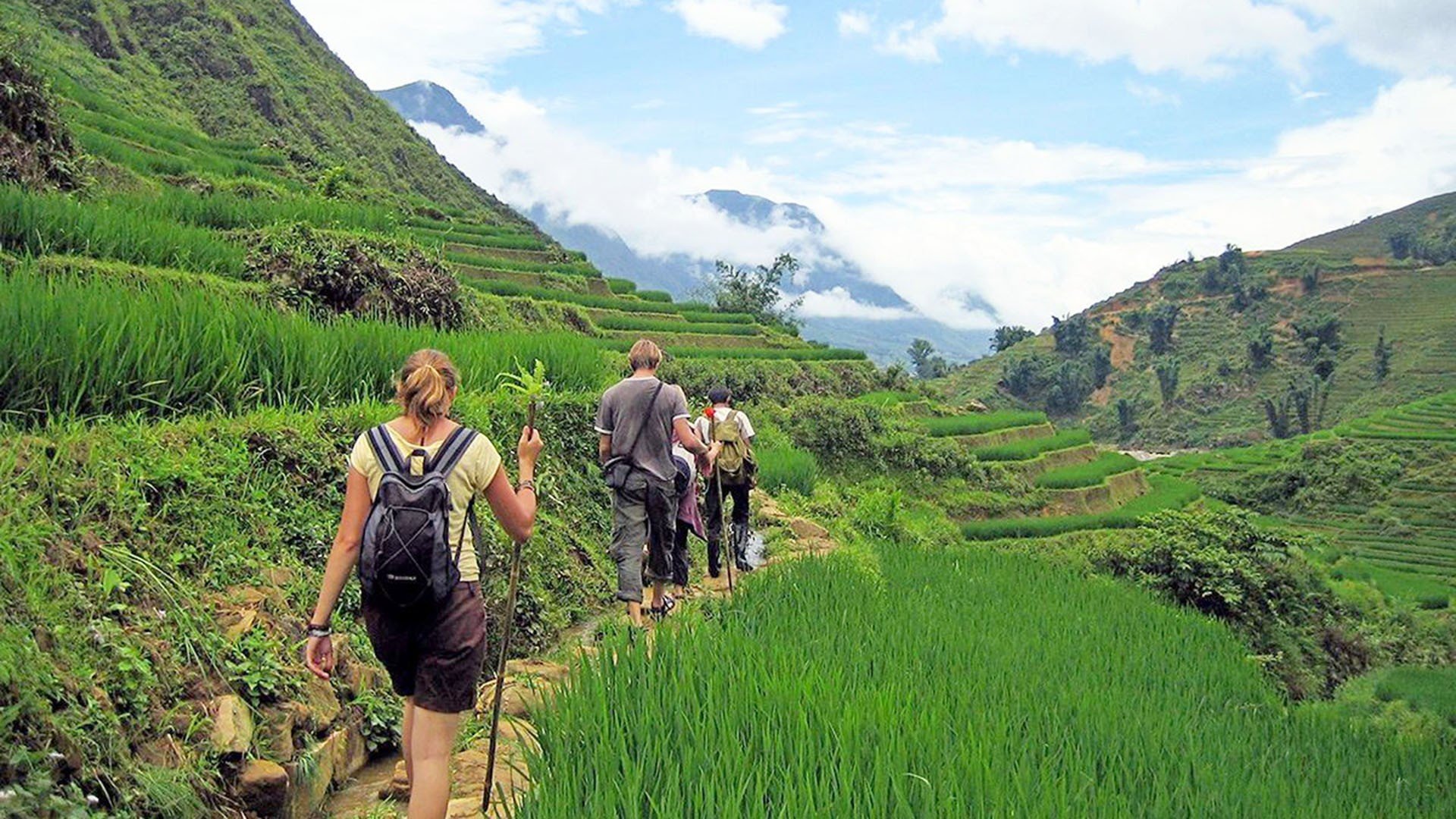 Du khách trekking cung đường ruộng bậc thang