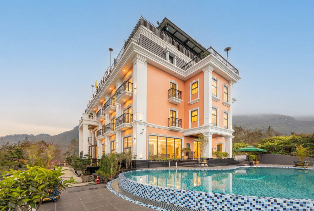 Delamont với chiếc view tựa lưng chừng núi bao trọn cảnh vật thung lũng Mường Hoa
