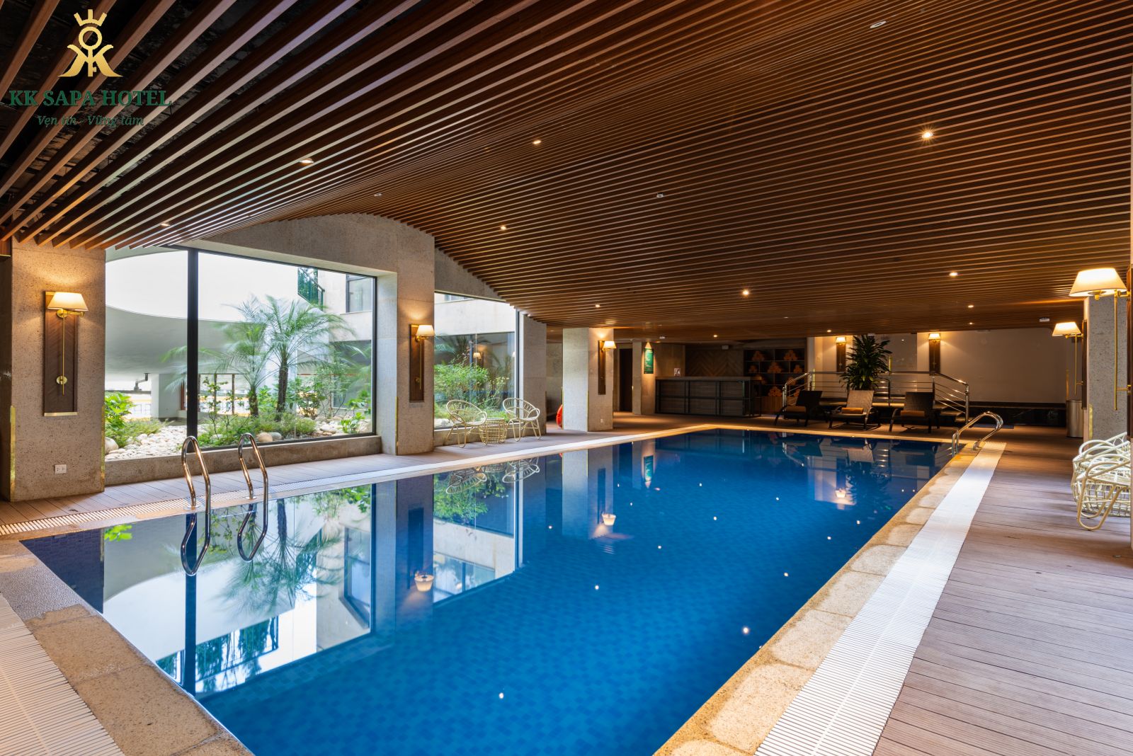 Hồ bơi nước nóng trong nhà của KK Sapa Hotel
