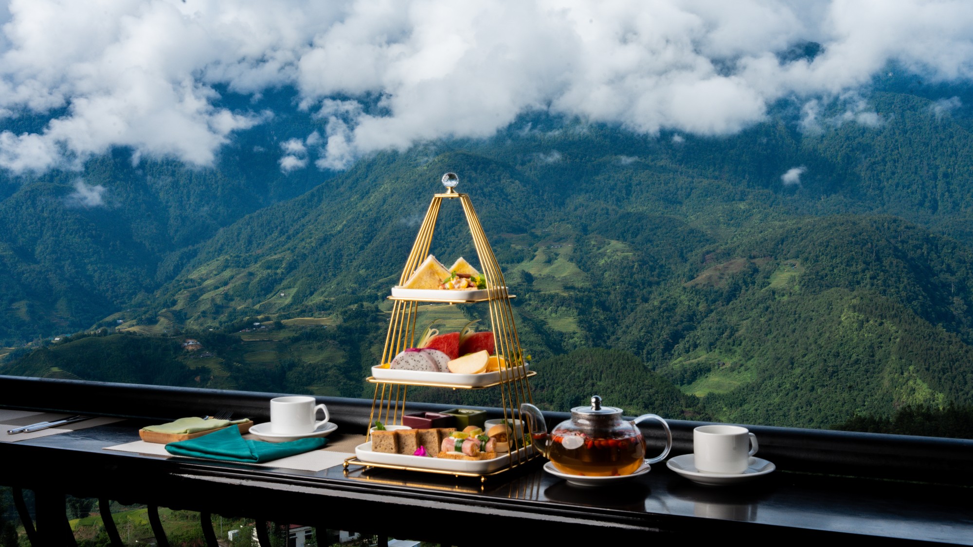 Ngắm view mây ngàn ngay góc ban công DeLaSol siêu chill