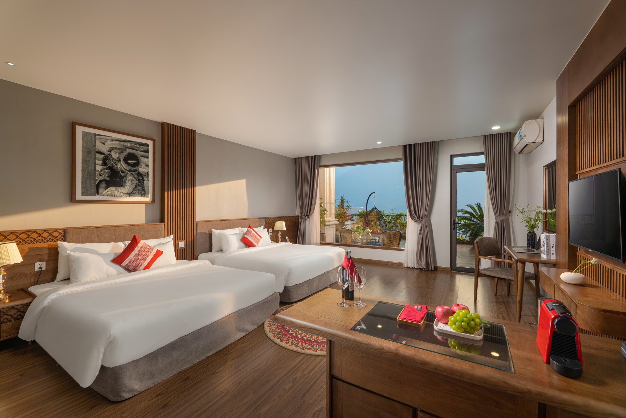 Phòng Premium Family Mountain View with Balcony